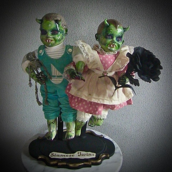 Siamese Twin Newborn Demon Zombie w Fangs Doll - Picture 1 of 8